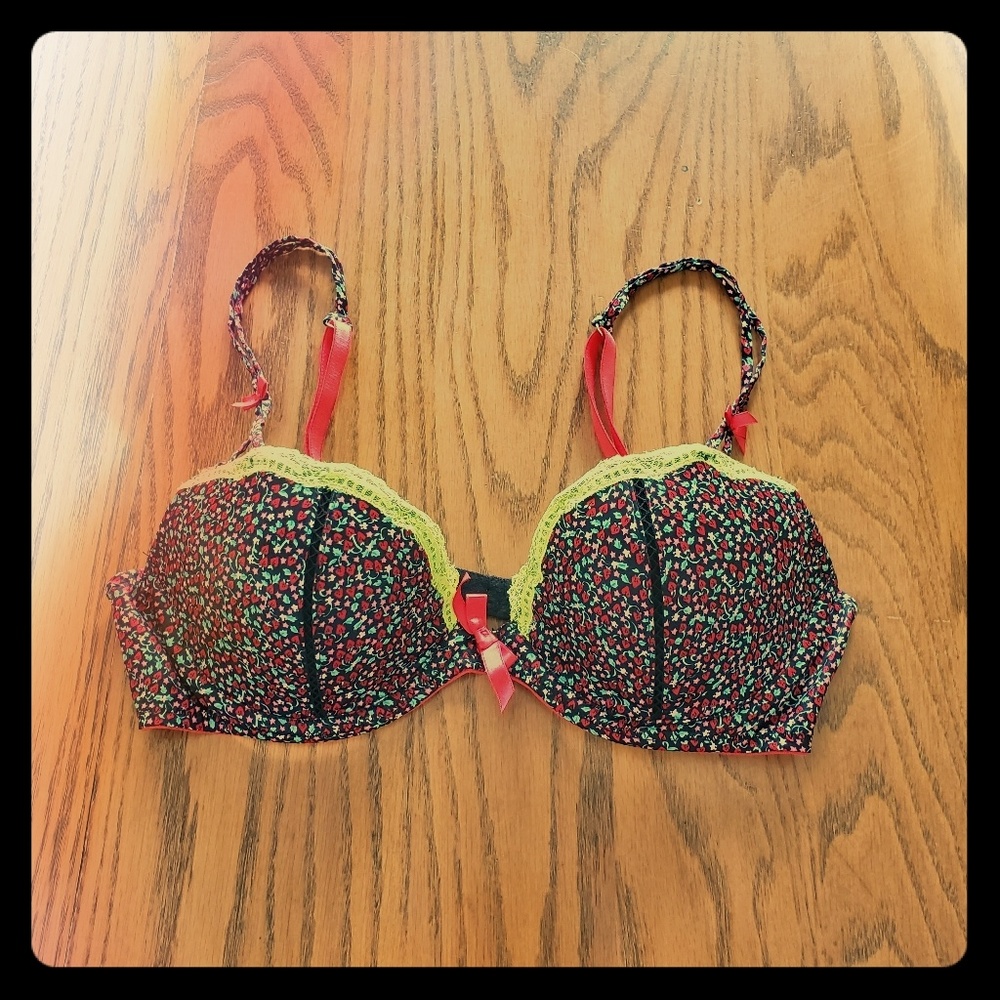 Victoria's Secret Bra. NWOT.